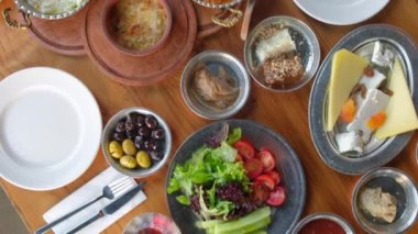 Geleneksel zengin Türk köyü kahvaltısı