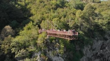 Gürcistan 'daki görkemli Okatse Kanyonu' nun üstündeki görüş açısı