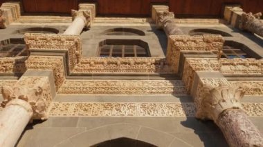 Gündoğumunda Diyarbakır Büyük Camii cephesi, Doğu Türkiye