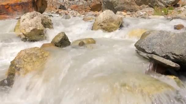 Imágenes reveladoras del paisaje del glaciar Chalaadi en la región de Svaneti, Georgia — Vídeos de Stock