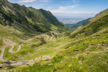 Romanya 'da yazın ünlü Transfagarasan karayolu manzarası