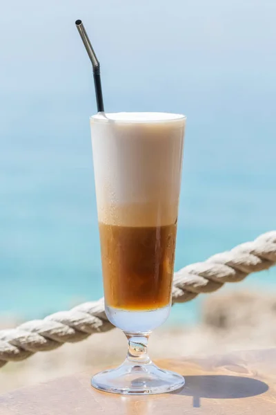 Morning coffee latte by the sea — ストック写真