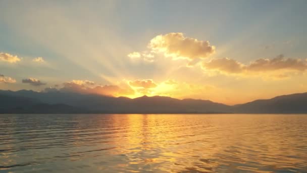 Západ slunce na jezeře Van v Turecku — Stock video