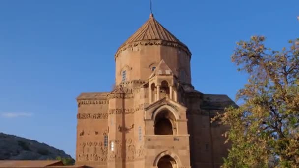 Ο καθεδρικός ναός του Τιμίου Σταυρού στο νησί Akdamar στη λίμνη Van της Ανατολικής Τουρκίας — Αρχείο Βίντεο