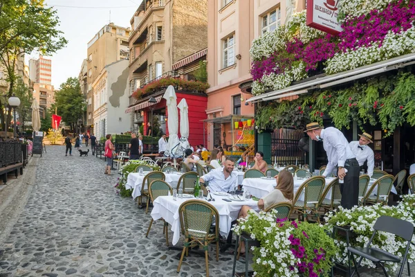 Cozy outdoor restaurant in Belgrade city center in summer, Serbia — стоковое фото