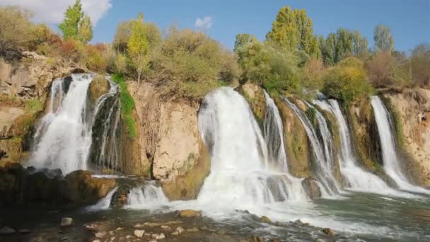 Majestic Muradiye καταρράκτης, ένα φυσικό θαύμα κοντά στη λίμνη Van, Ανατολική Τουρκία — Αρχείο Βίντεο