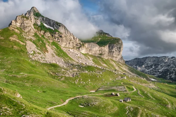 Sedlo Pass är den högsta vägen passera i Montenegro. — Stockfoto