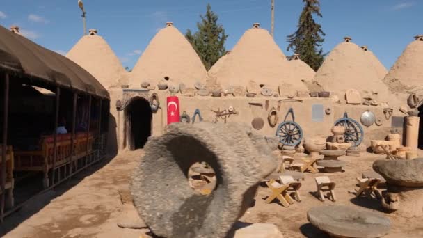 Rumah-rumah tradisional kerucut Harran, Sanli Urfa, Turki — Stok Video