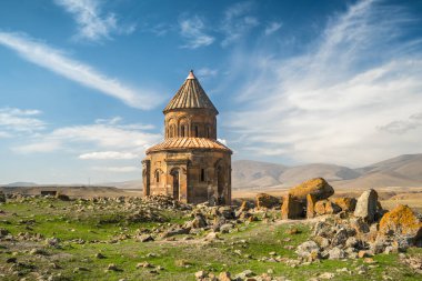 Antik Ermeni kenti Ani 'deki Aziz Gregory Kilisesi, Türkiye' nin Ermenistan sınırındaki Kars ilindeki UNESCO Dünya Mirası Alanı.