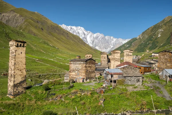 Gürcistan Svaneti Bölgesinde Ünlü Svan Kuleleri Olan Ushguli Köyünün Büyük — Stok fotoğraf