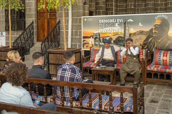 Diyarbakir Turquía Octubre 2021 Cantantes Dengbej Cantan Lamentos Casa Dengbej Fotos De Stock Sin Royalties Gratis