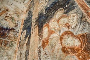 Ani kasabasındaki yıkık Ermeni kilisesinin tarihi Hıristiyan Freskos 'u, şu anda Türkiye' nin Kars ilinde yer alan ortaçağ Ermeni başkentini harap etti. Ani, UNESCO 'nun Dünya Mirası Bölgesi.