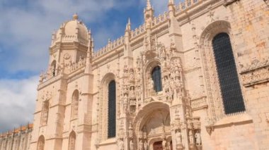 Lizbon, Portekiz 'deki Jeronimos Manastırı' nın muhteşem yüzü. Hieronymus Manastırı, Mosteiro dos Jeronimos, Lizbon Belem Bölgesi, Portekiz. Ünlü Lisboa simgesi, Unesco Heritage sitesi