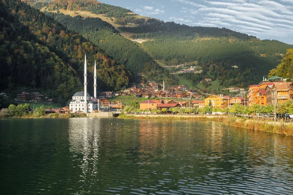 Uzungol Üdülőváros Trabzon Tartományban Kelet Törökországban Mecset Nyaralás Épületek Hegyi — Stock Fotó