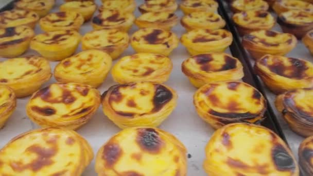 Freshly Baked Crunchy Traditional Portuguese Dessert Pastle Nata Custard Counter — Vídeo de Stock