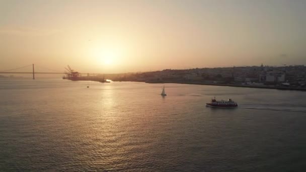 Aerial Sunset Landscape Tagus River Lisbon Portugal Ferry Boat Crossing — Vídeo de stock