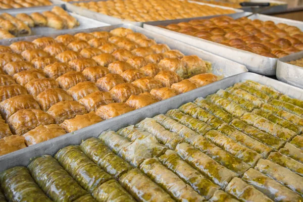 Traditionelles Türkisches Dessert Baklava Nahaufnahme Lokalen Baklava Laden Der Türkei — Stockfoto