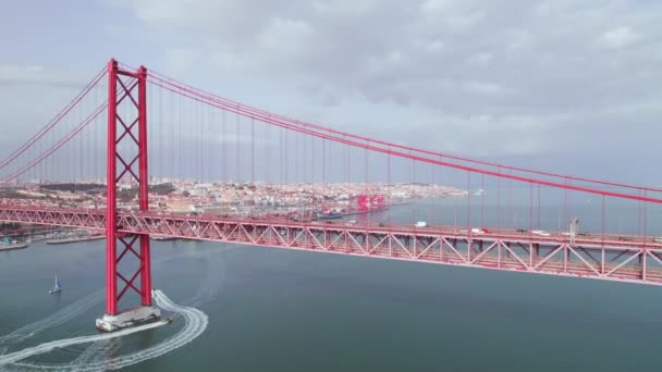Luftaufnahme Der Abril Brücke Lissabon Portugal Die Brücke Verbindet Die — Stockvideo