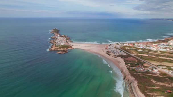 Portekiz Batı Kıyısındaki Peniche Kasabası Yakınlarındaki Baleal Yarımadasının Hava Manzarası — Stok video