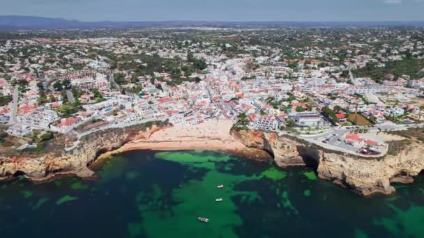 Пейзаж Города Карвоэйро Красивым Пляжем Алгарве Португалия Вид Пляж Городе — стоковое видео
