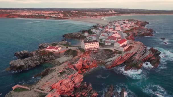 Portekiz Batı Kıyısındaki Peniche Kasabası Yakınlarındaki Baleal Yarımadasının Hava Manzarası — Stok video