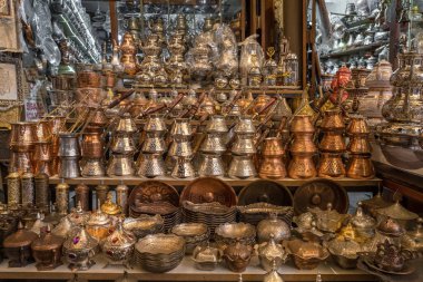 Gaziantep bakır fabrikası, Türkiye. El yapımı bakır ürünler ve alışveriş merkezi. Tarihi bakırcı alışveriş merkezi. Satılık kahve cezbedici.