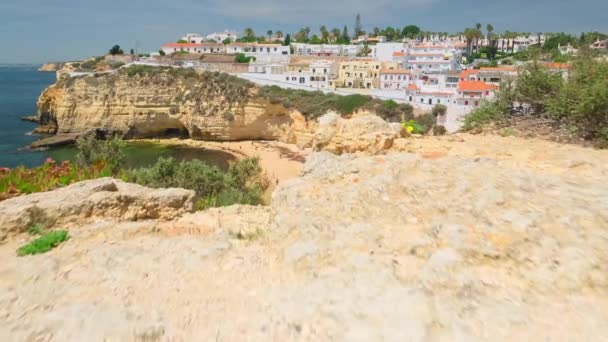 Foto Reveladora Del Pueblo Pesquero Carvoeiro Con Hermosa Playa Algarve — Vídeo de stock