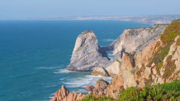 Cabo Roca ポルトガルのシントラにある岬 人気の観光地やアトラクション ポルトガルの岩だらけの大西洋岸の美しい風景 — ストック動画