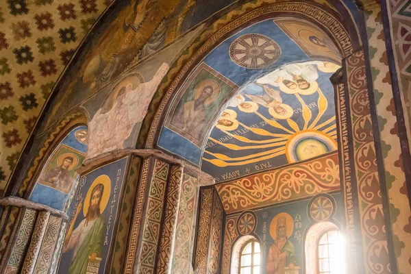 乌克兰基辅圣Cyrils修道院教堂内的古老基督教壁画 圣Cyrils修道院是基辅历史最悠久的教堂之一 — 图库照片