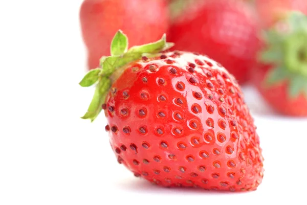 Fragola su sfondo bianco — Foto Stock