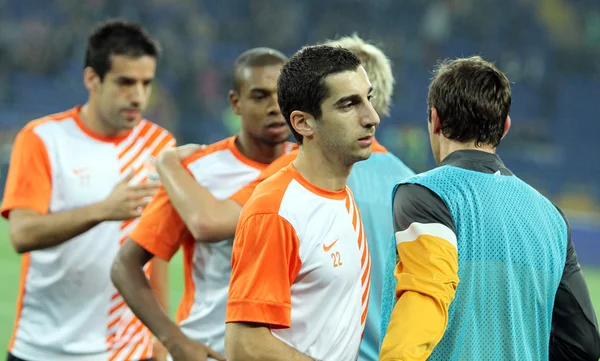 Los jugadores se calientan antes del partido de fútbol — Foto de Stock