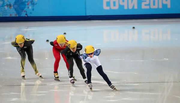 Chauffe 1000 m pour femmes Chauffe court chemin — Photo