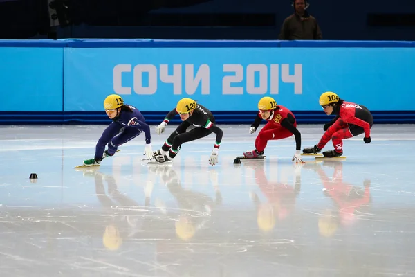 Signore '1000 m riscalda brevi riscaldamenti pista — Foto Stock