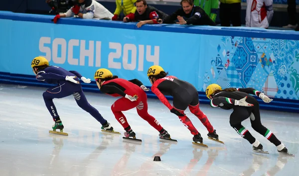 Signore '1000 m riscalda brevi riscaldamenti pista — Foto Stock