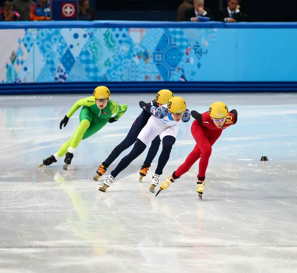 Panie 1000 m grzeje krótki utwór nagrzewa — Zdjęcie stockowe