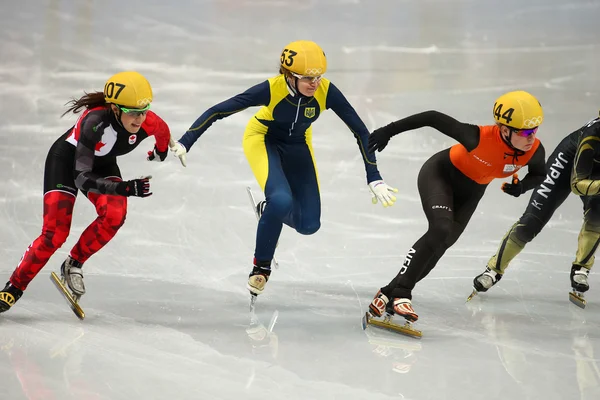 Panie 1000 m grzeje krótki utwór nagrzewa — Zdjęcie stockowe