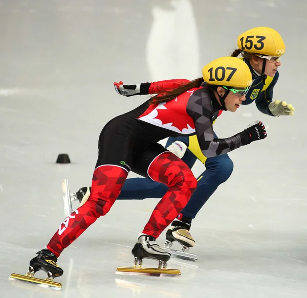 Panie 1000 m grzeje krótki utwór nagrzewa — Zdjęcie stockowe