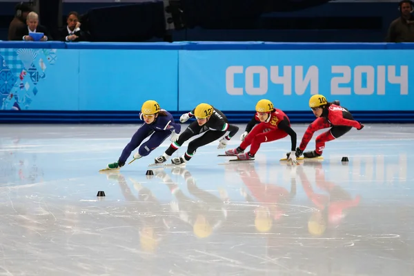 Signore '1000 m riscalda brevi riscaldamenti pista — Foto Stock