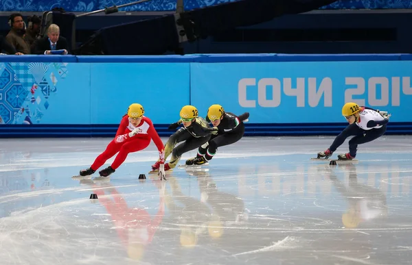 Senhoras '1000 m aquece aquecedores de pista curta — Fotografia de Stock