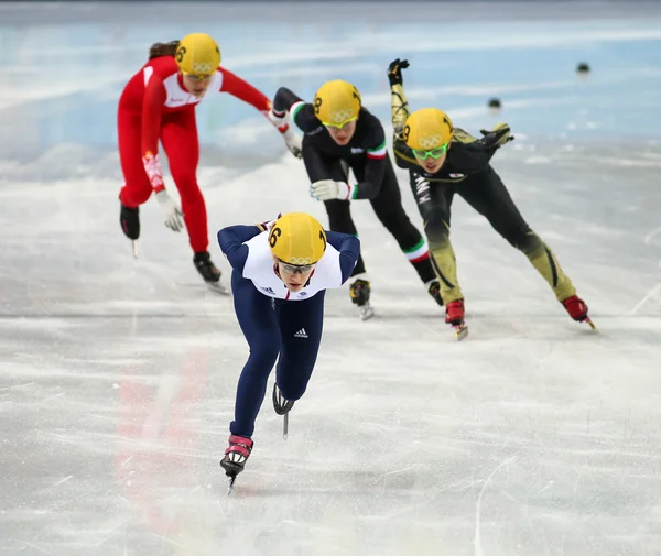 Dámský 1000 m ohřívá krátké trati tepel — Stock fotografie