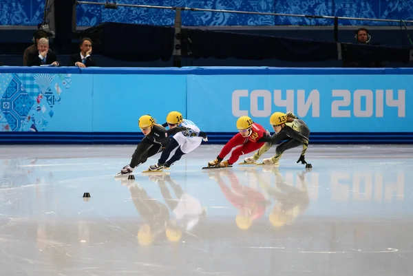 Senhoras '1000 m aquece aquecedores de pista curta — Fotografia de Stock