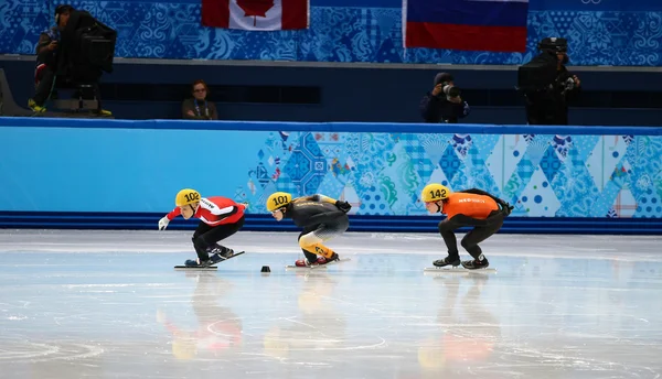 Dámský 1000 m ohřívá krátké trati tepel — Stock fotografie