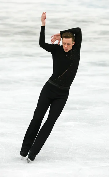 Patinaje artístico. Hombres patinaje libre —  Fotos de Stock