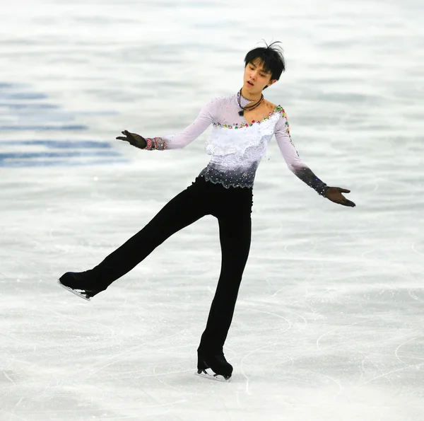 Patinaje artístico. Hombres patinaje libre — Foto de Stock