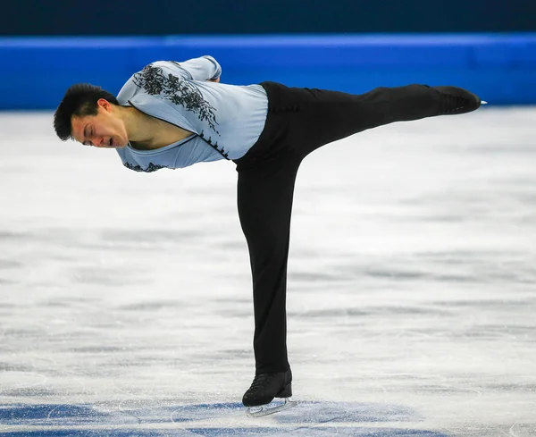 Patinação artística. Homens patinagem livre — Fotografia de Stock