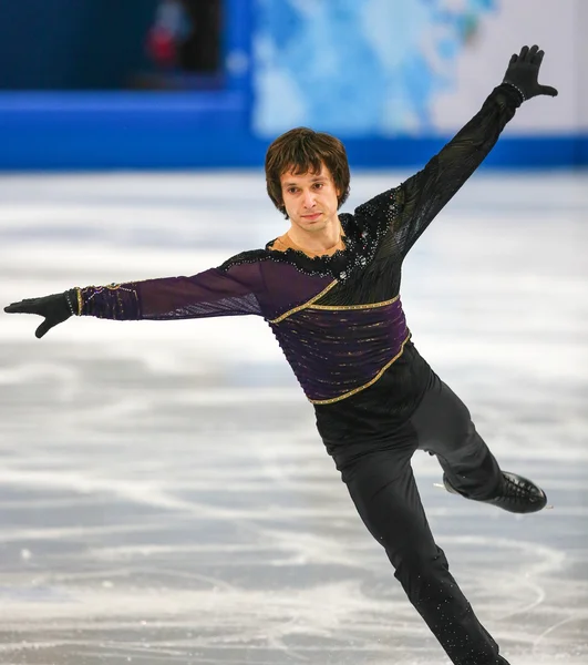 Patinaje artístico. Hombres patinaje libre —  Fotos de Stock