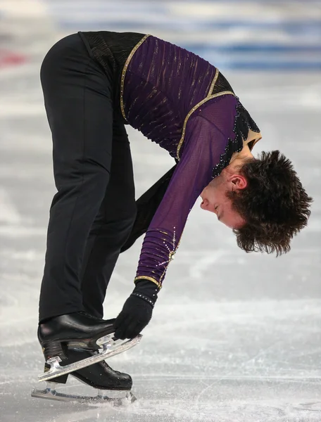 Patinação artística. Homens patinagem livre — Fotografia de Stock