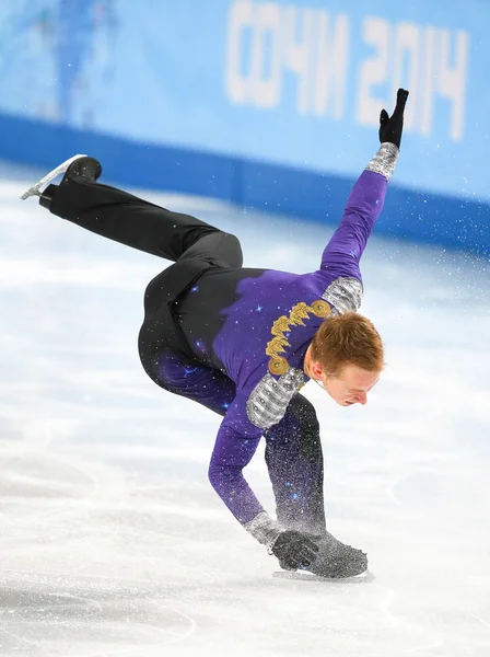 Patinação artística. Homens patinagem livre — Fotografia de Stock