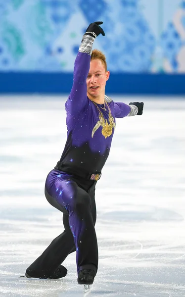 Patinaje artístico. Hombres patinaje libre —  Fotos de Stock