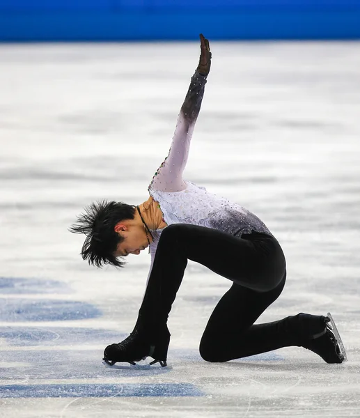 Patinaje artístico. Hombres patinaje libre — Foto de Stock